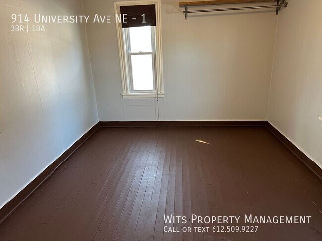 Building Photo - 914 University Ave NE