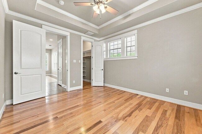 Building Photo - 305 Zennia St