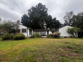 Building Photo - 472 Deodara Dr