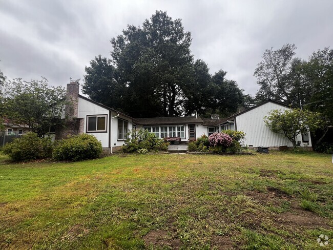 Building Photo - 472 Deodara Dr