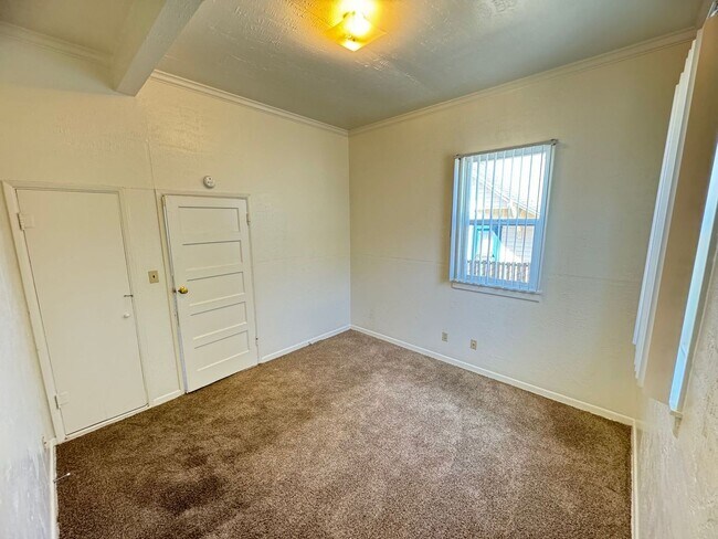 Building Photo - 1361-1371 Paso Robles St.