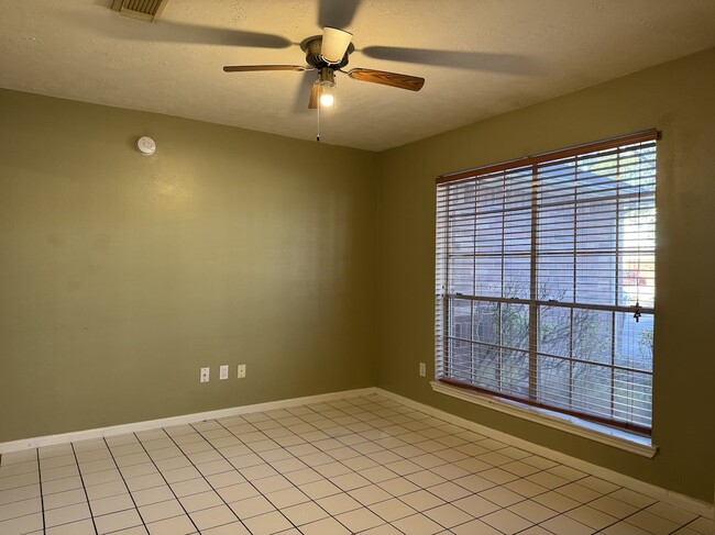 Building Photo - 10811 Cliffton Forge Dr