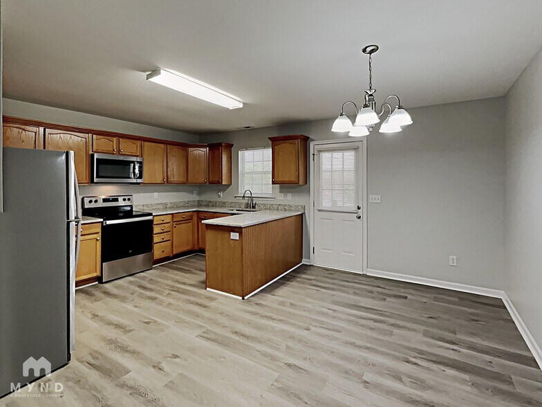 Building Photo - 345 E Village Dr