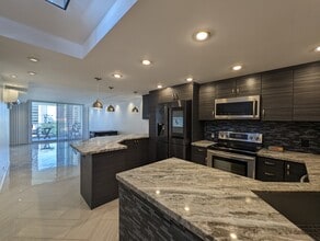 Building Photo - 469 Ena Rd