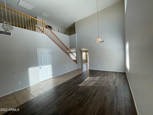 Building Photo - 3517 E Crescent Way