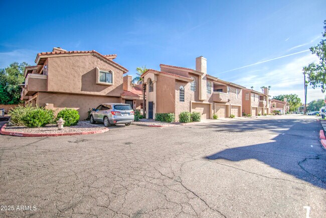 Building Photo - 5640 E Bell Rd