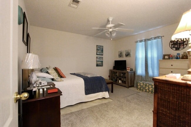 Building Photo - 624 Territory Ln