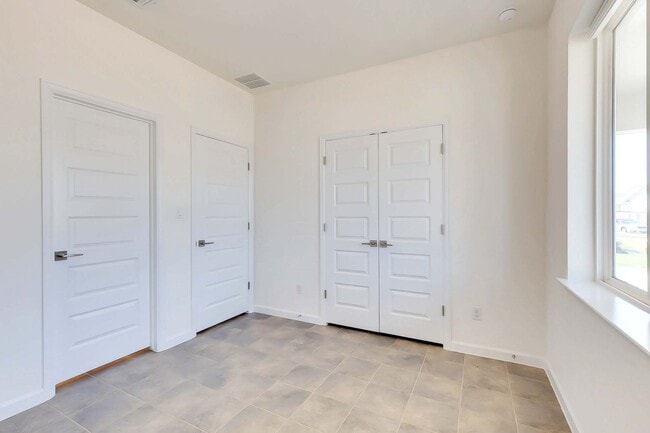 Building Photo - 133 James Rose Ln