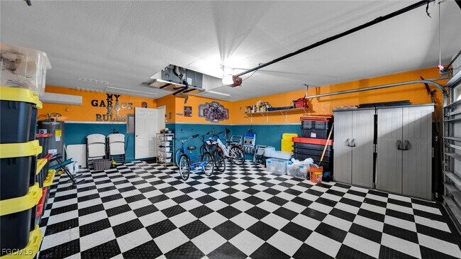 Building Photo - 3730 SE 4th Ave