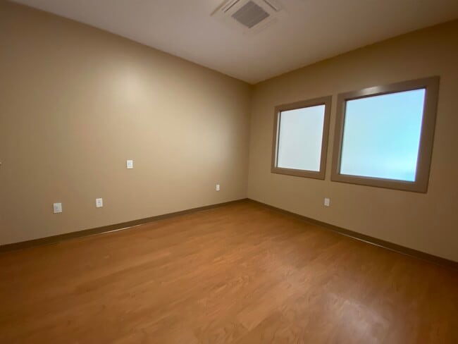 Building Photo - 83 Hanover St