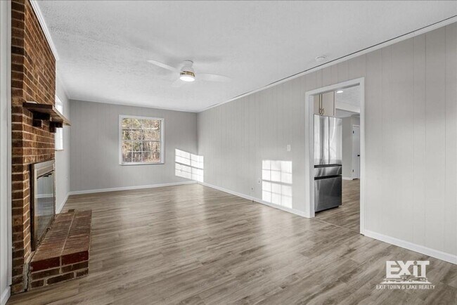 Building Photo - Welcome To This Smart 3 Bedroom, 1.5 Bath Home in Clarksville, VA!