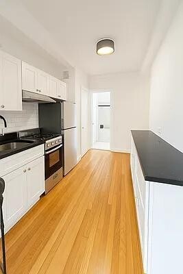 Primary Photo - 200 W 20th St