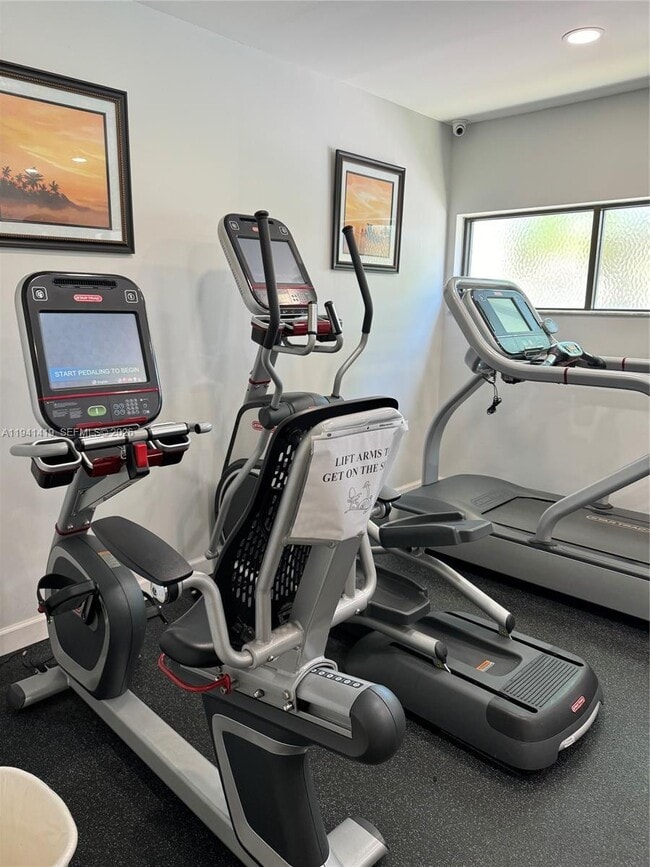 Building Photo - 1977 SW 15th St