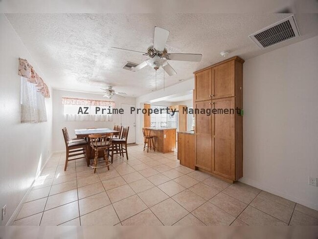 Building Photo - 530 W 15th St