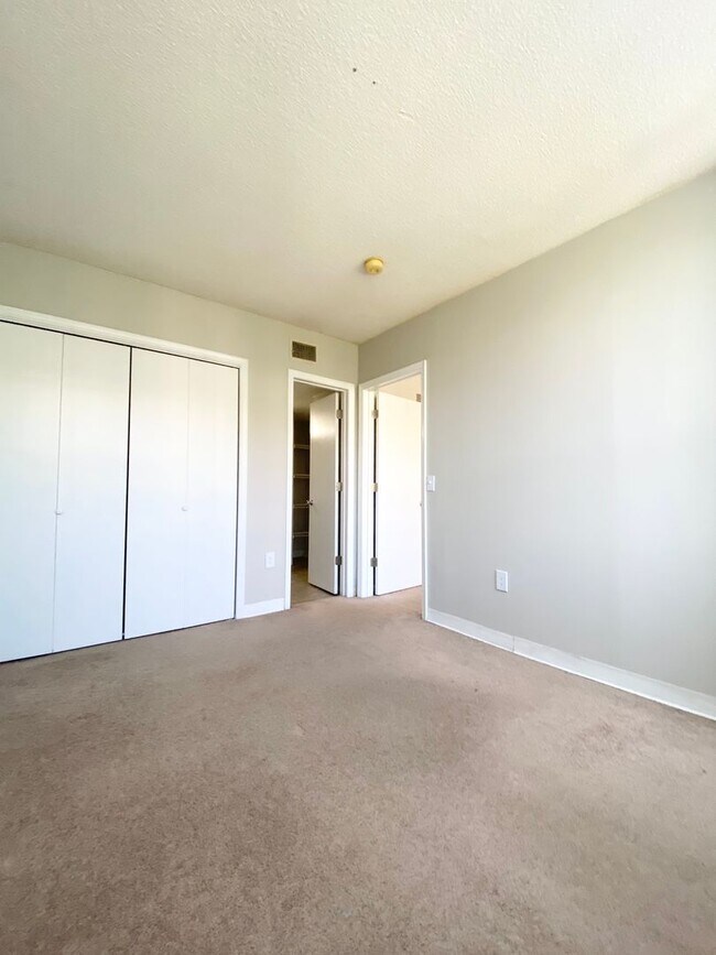 Building Photo - wh411