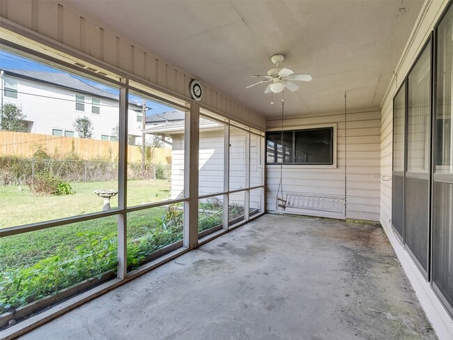 Building Photo - 418 Oakhill Dr