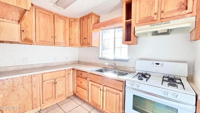 Building Photo - 2717 Idalia Ave