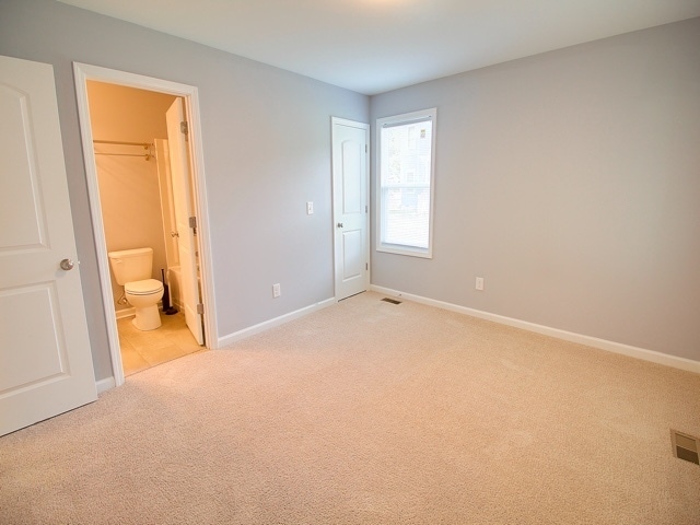 Building Photo - 4 Bedroom 3 Bath Home In Chapel Hill!