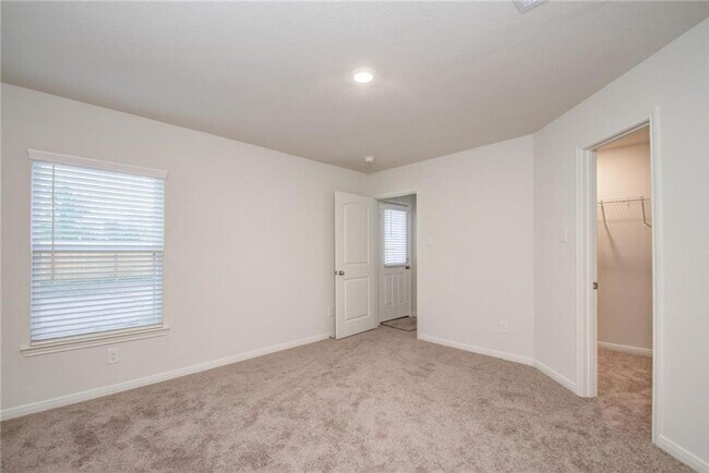 Building Photo - Charming 3BR House in Cleveland