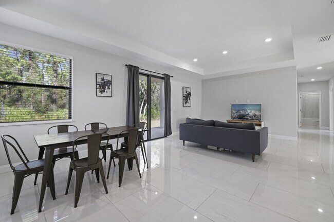 Building Photo - 674 Windermere Dr