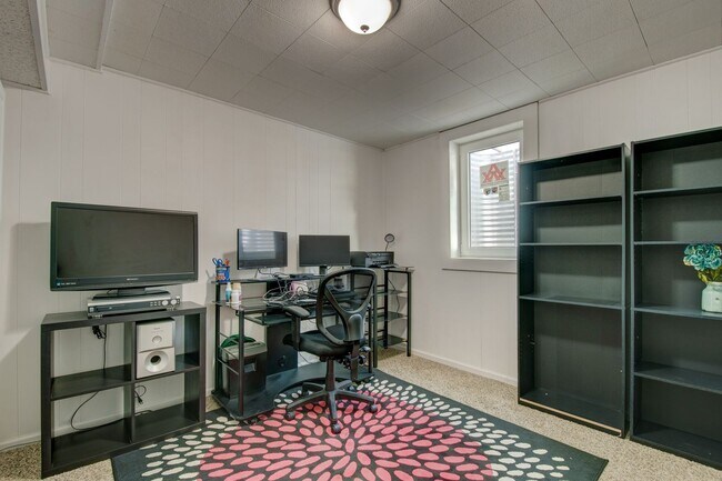 Building Photo - 5553 Crystal Way