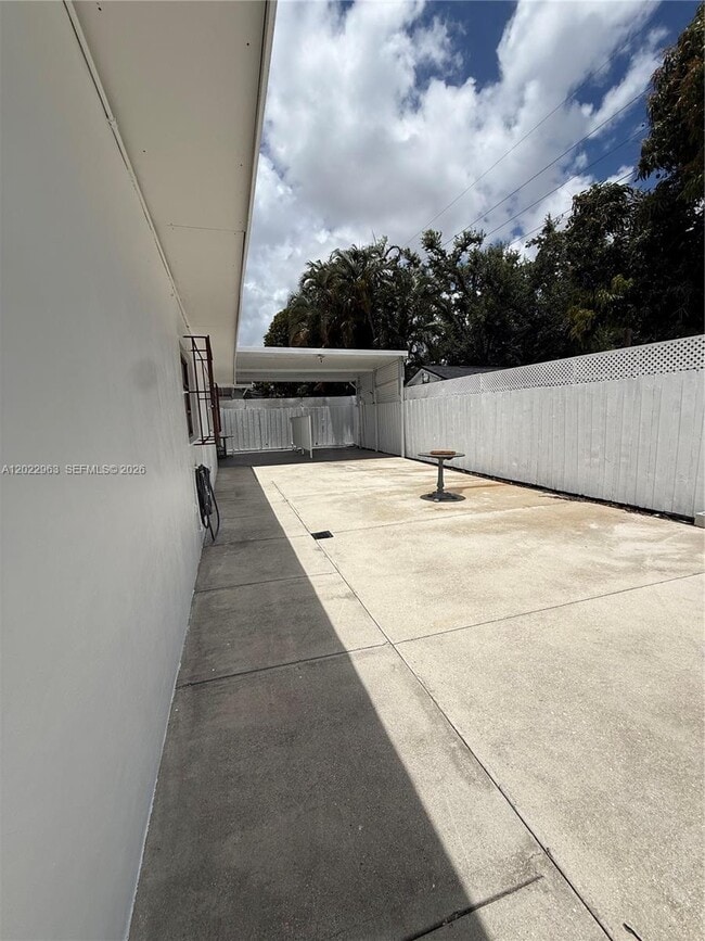 Building Photo - 1046 NW 33rd Ave