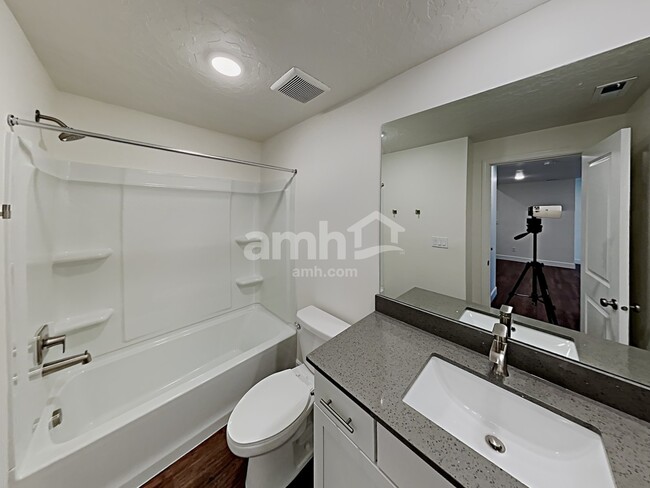 Building Photo - 6570 Old Forest Dr