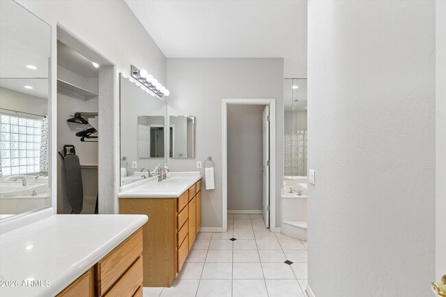 Building Photo - 8611 W Foothill Dr