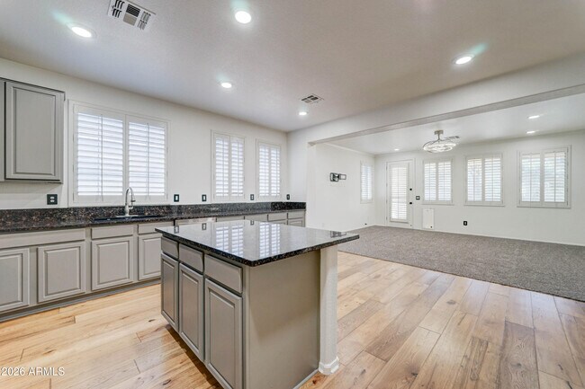 Building Photo - 1157 W Mesquite St