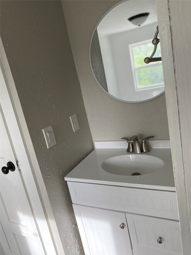 Building Photo - 951 FM 222