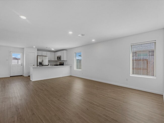 Building Photo - 2106 Hyde Acrs St