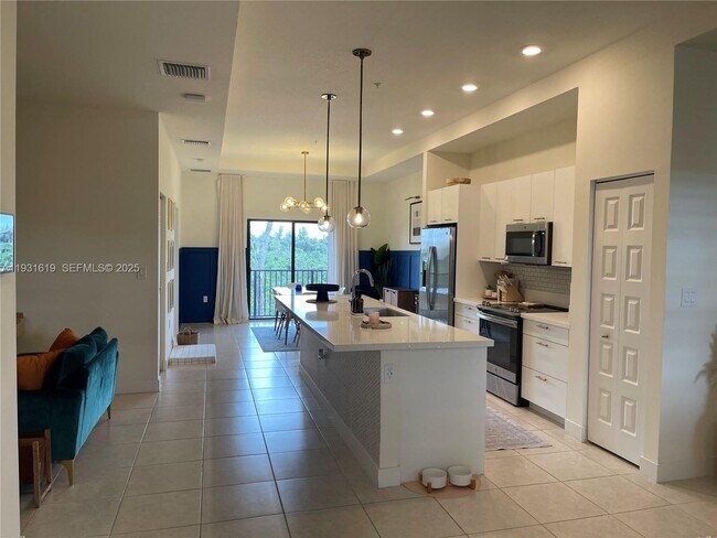 Building Photo - 8175 NW 104th Ave