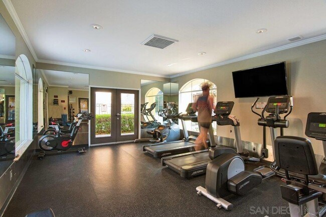 Building Photo - UPTOWN DISTRICT Ground Floor End Unit-2 Bedroom / 2 Bathroom-AVAILABLE NOW!