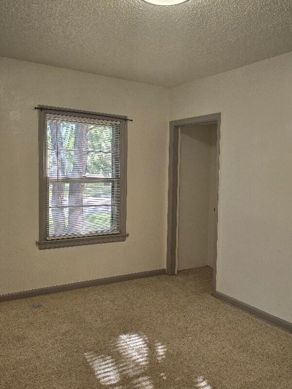 Building Photo - 2615 Silver Blvd