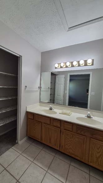 Building Photo - 1471 Eagle Highlands Dr