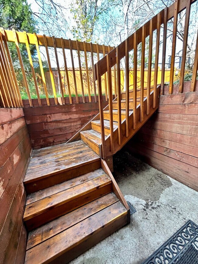 Building Photo - Spacious Garden-level Condo with Kitchenet...