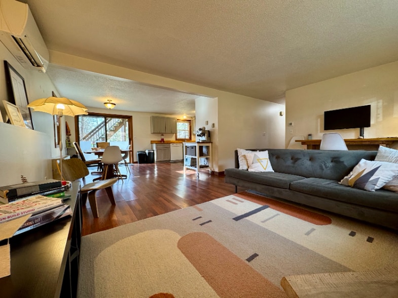 Building Photo - 27 N Hillside Rd