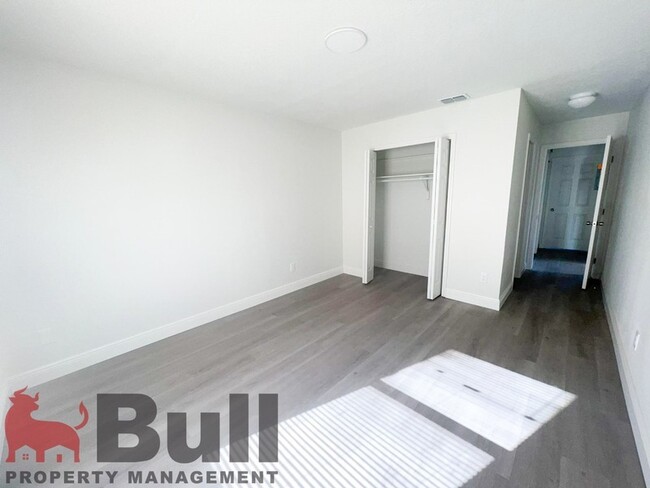 Building Photo - 34 Sandalwood Ct