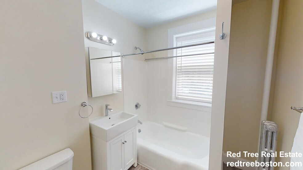 Building Photo - 1595 Beacon St