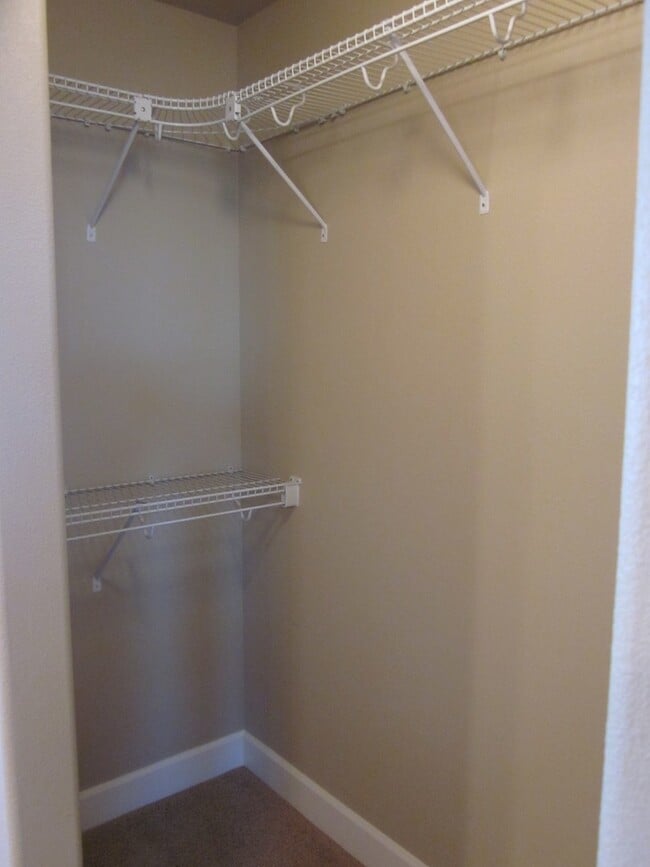 Building Photo - Redmond - Beautiful 2 Story 4 Bedroom Home...