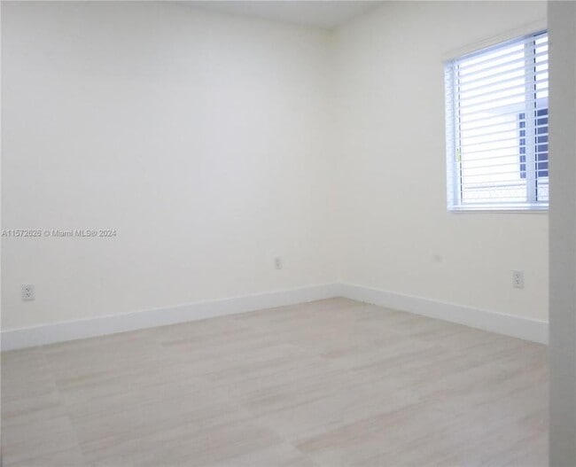 Building Photo - 3 bedroom in Miami FL 33142