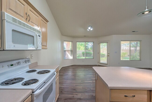 Building Photo - Home in Green Springs Golf Course Communit...