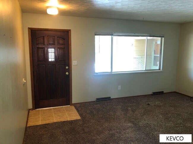 Building Photo - 2424-2426 Clearview Ave