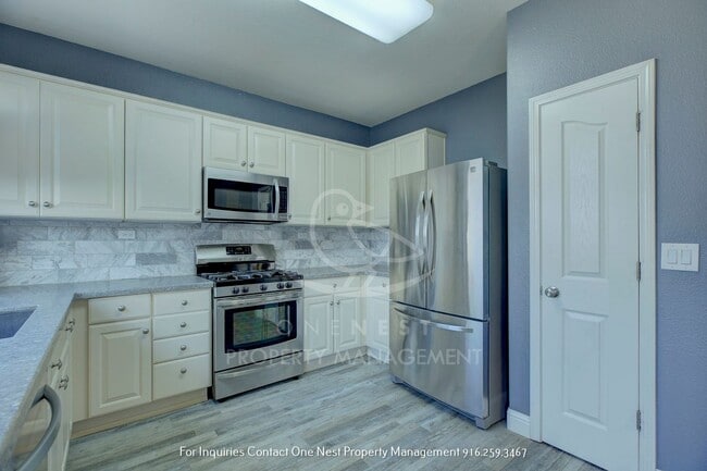 Building Photo - 4 Bedroom, 2 bathroom, 2 car garage