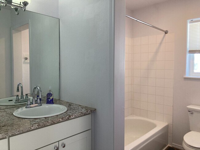 Building Photo - 521 San Juan Circle