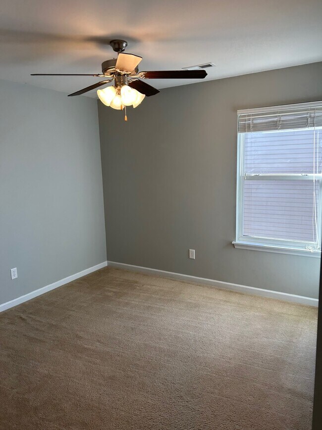 Building Photo - 538 Springhurst Pkwy