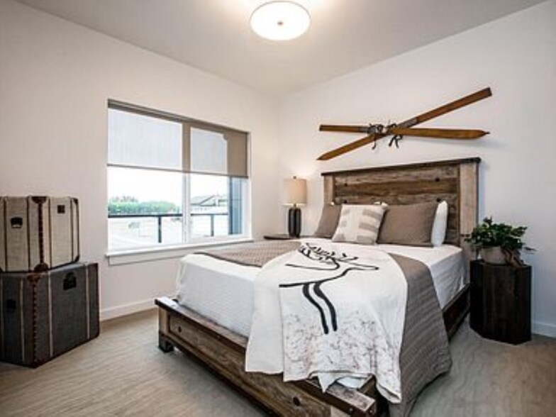 Building Photo - 264 Blackberry Loop