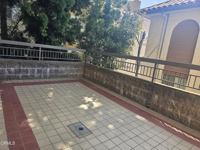 Building Photo - 2930 Fairway Ave