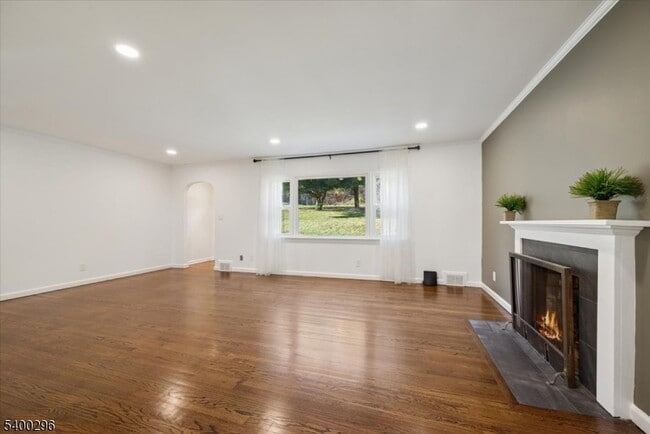 Building Photo - 272 Mt Kemble Ave