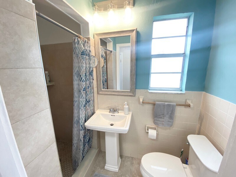 Building Photo - 3936 Oriole Ave